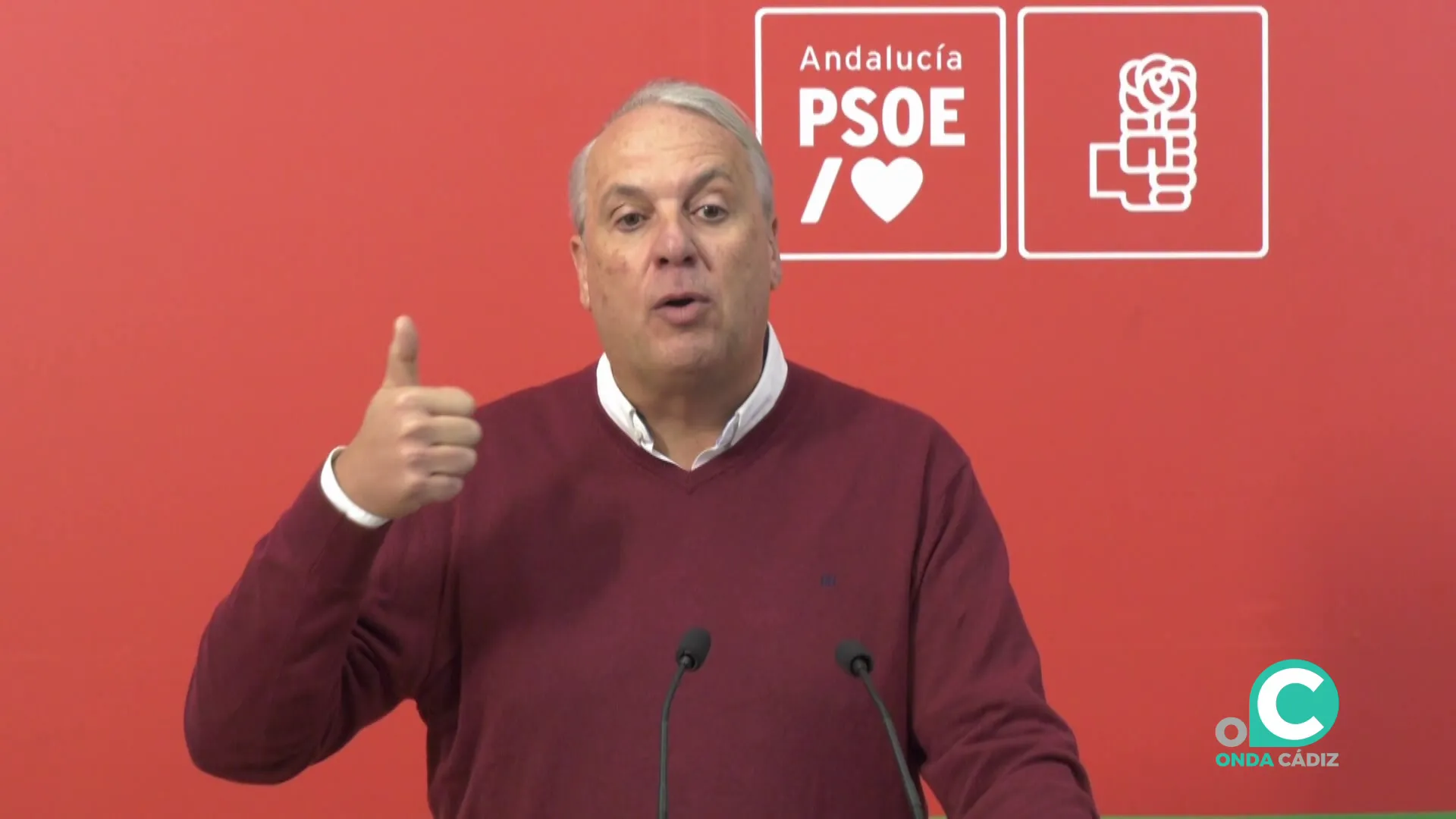 El mandatario socialista durante su intervención en rueda de prensa este lunes