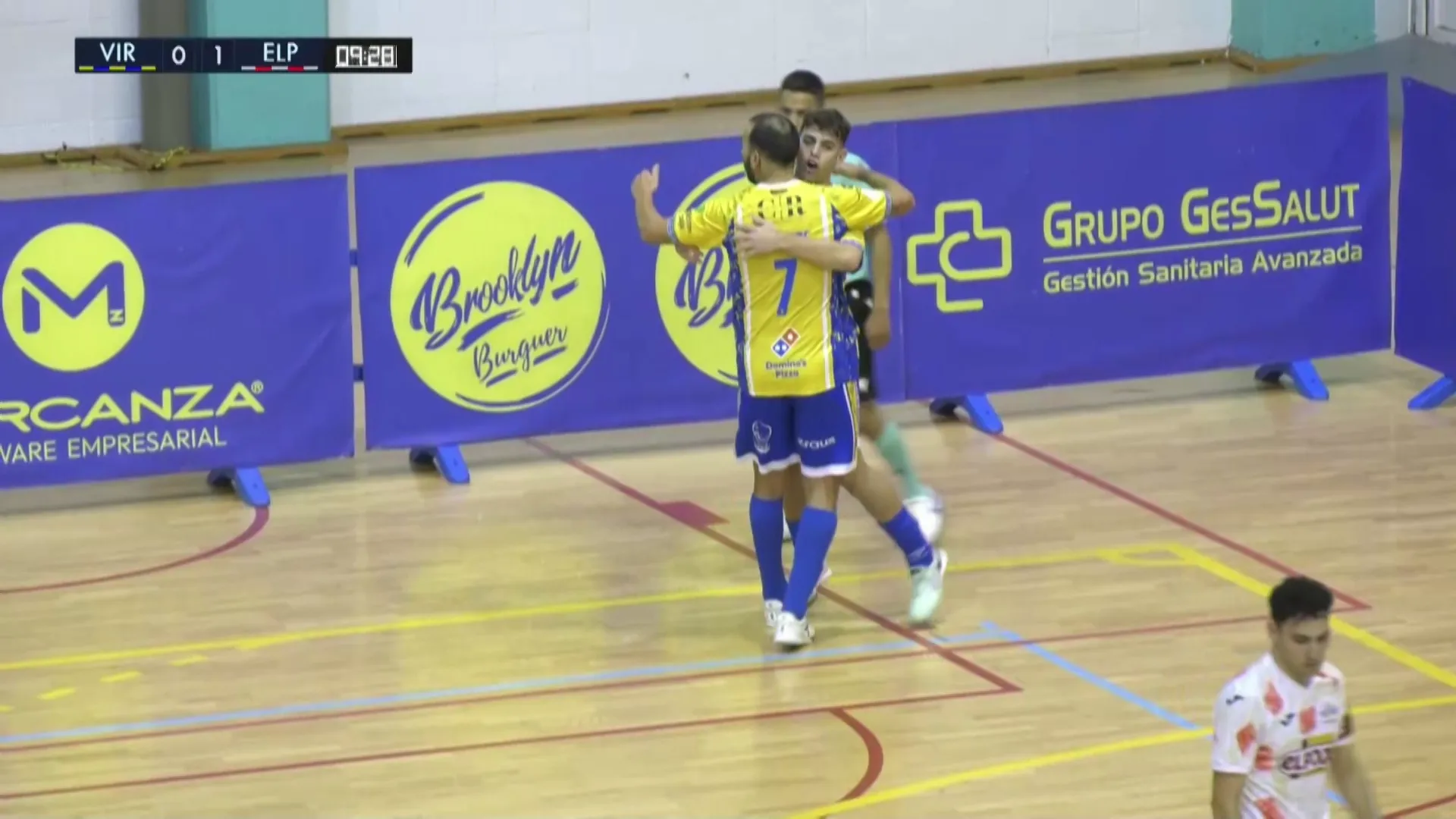 Los jugadores gaditanos muestran su alegria tras uno de los goles de la mañana