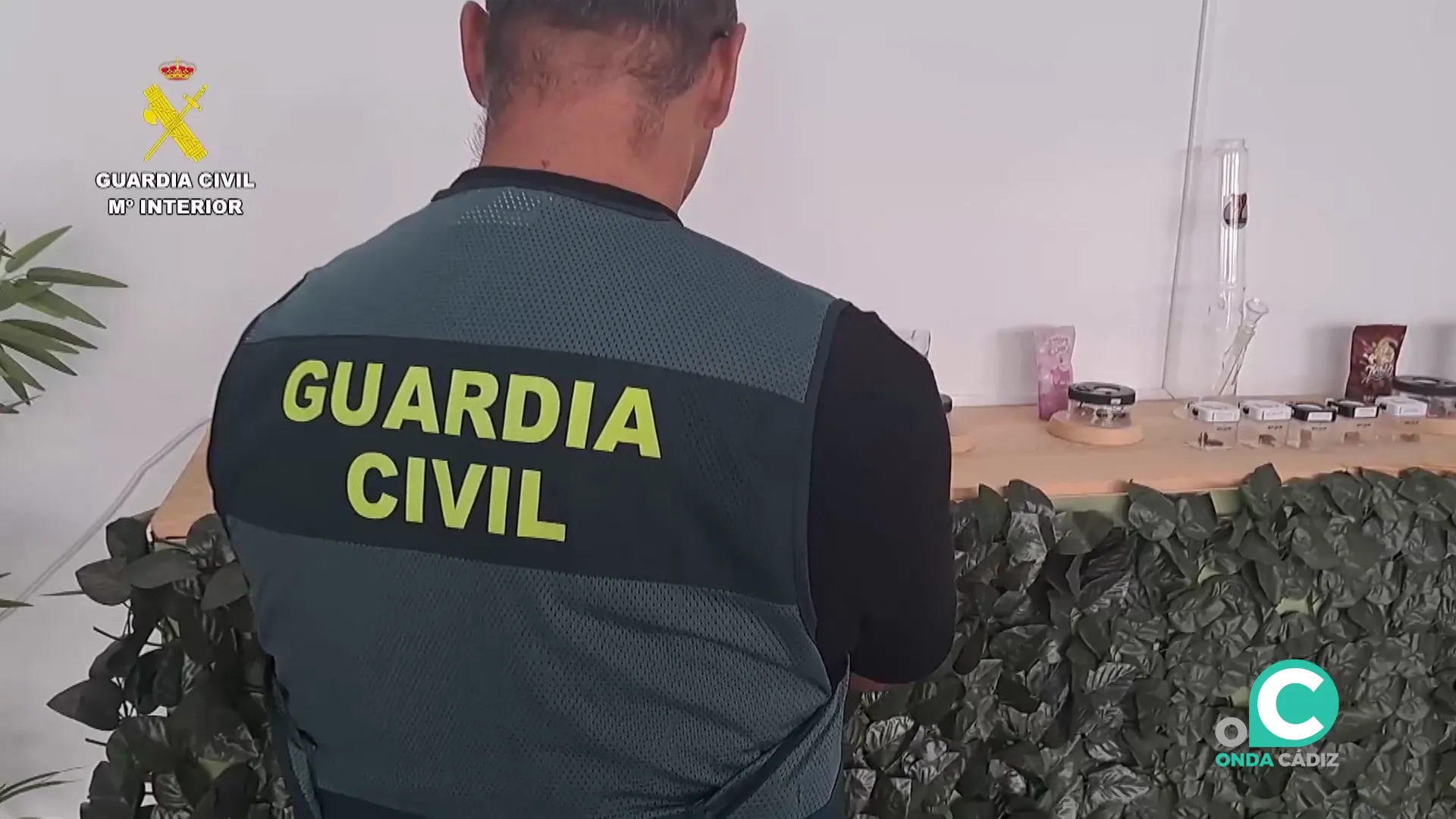 Agente durante una operación contra el narcotráfico en el 2025