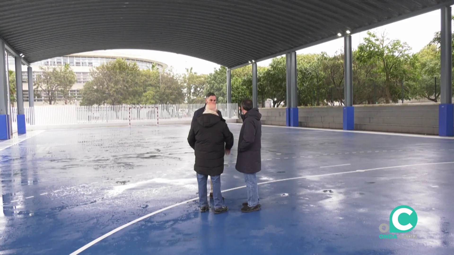 El alcalde Bruno García, junto con el concejal delegado de Deportes, Carlos Lucero han visitado las nuevas instalaciones del pabellón polideportivo de Loreto. 