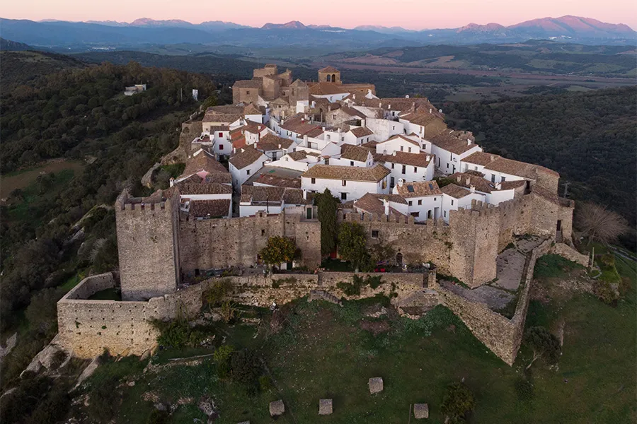 El castillo de Castellar uno de los establecimientos gestionados