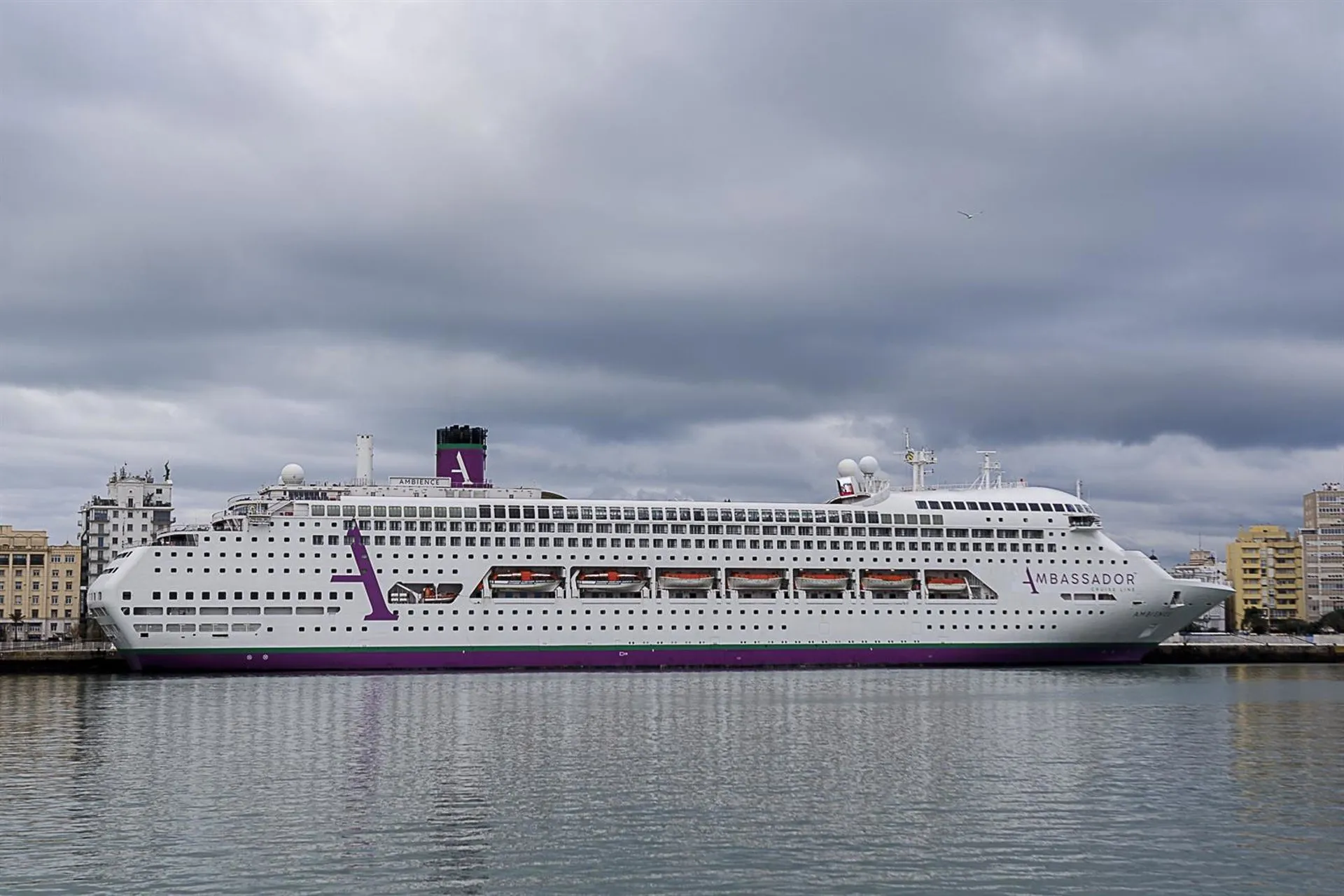 Un navio de pasajeros anclado este pasado mes de noviembre de 2025 