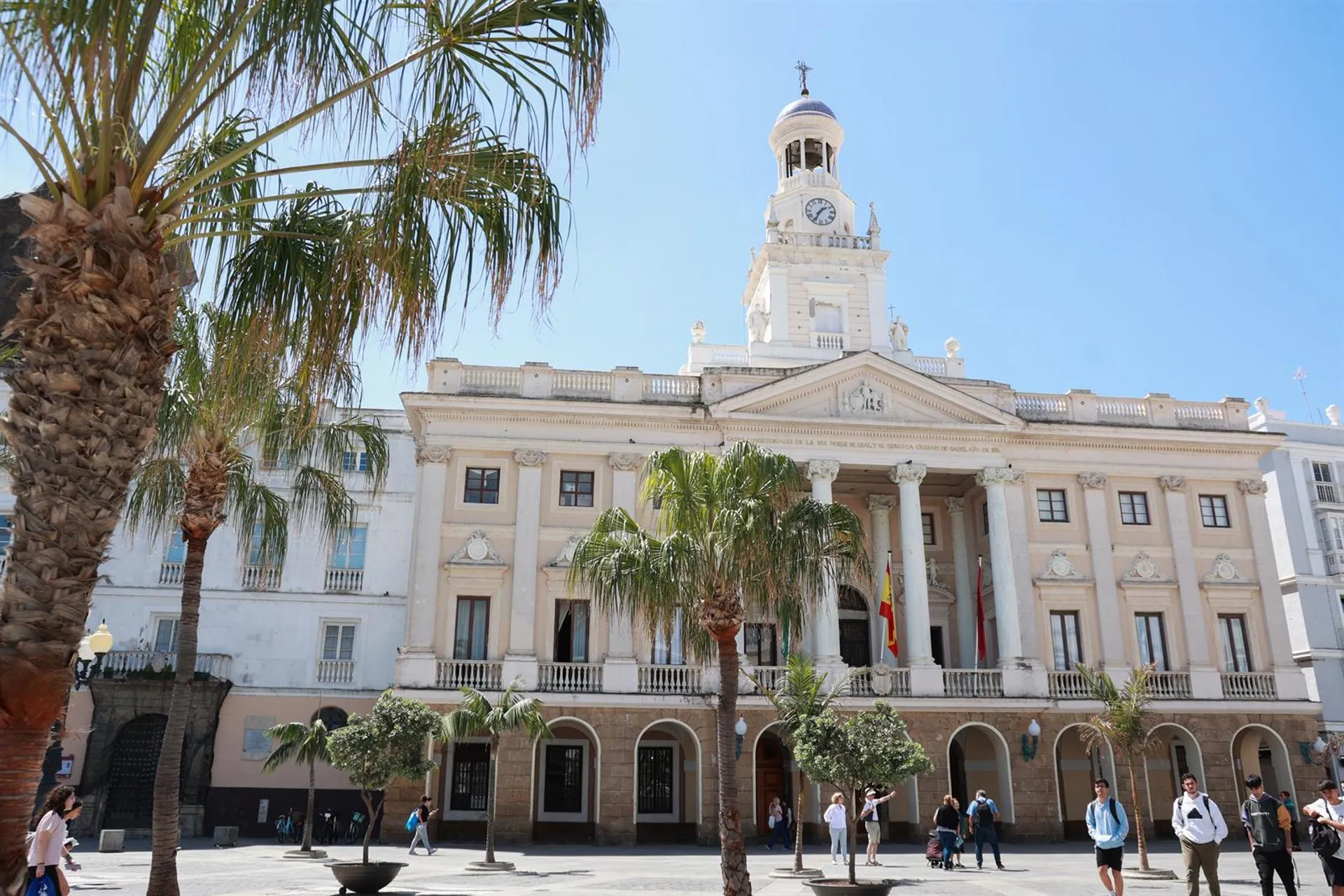 Vista de la fachada del Ayuntamiento de Cádiz