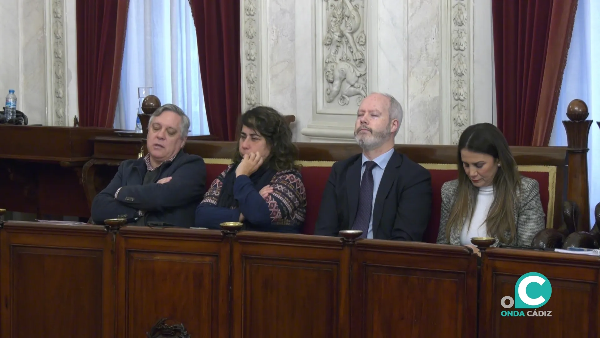 Bancada del grupo municipal socialista en el Salón de Plenos del Ayuntamiento de Cádiz. 