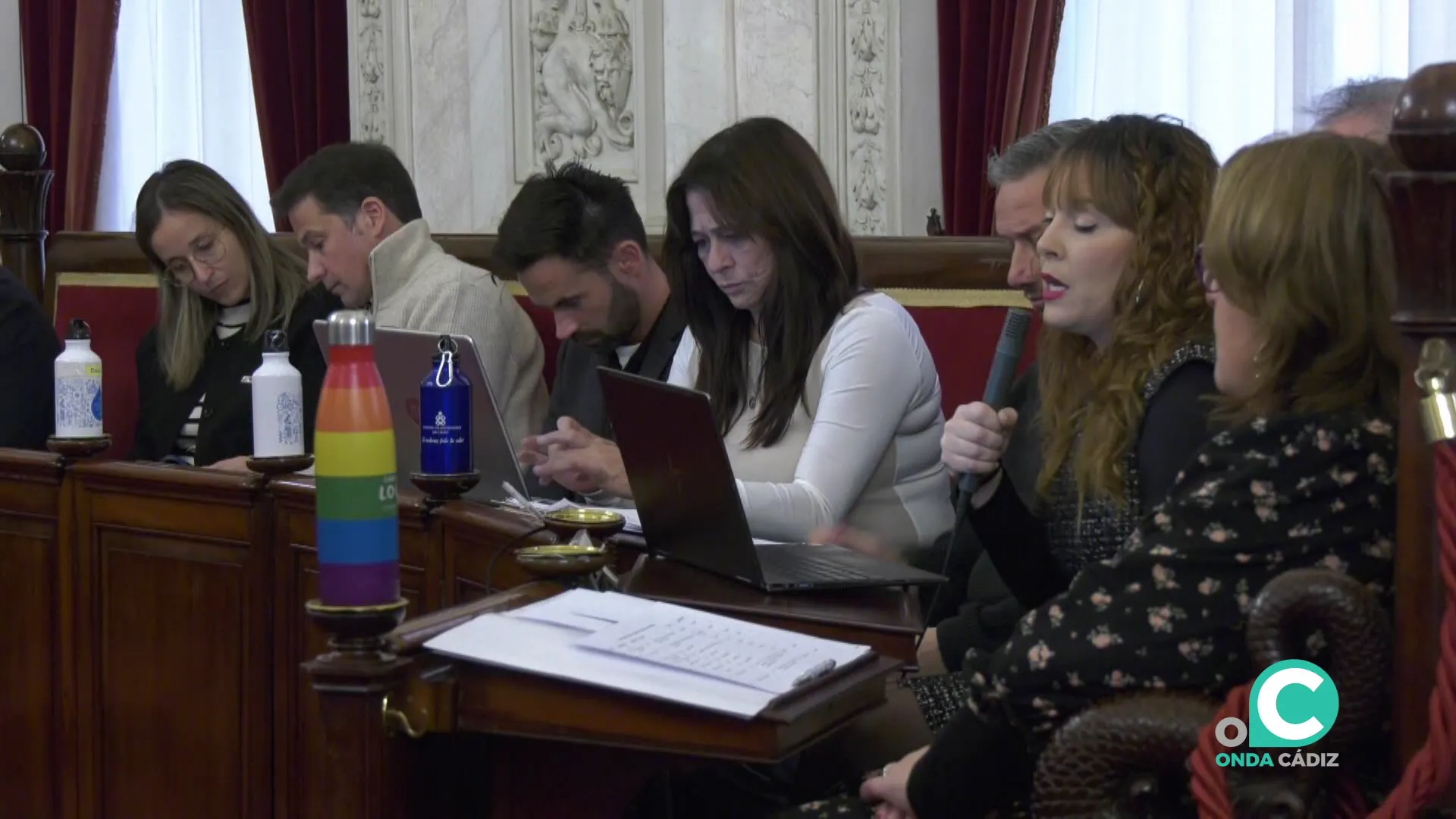 Ediles de AIG durante un Pleno del Ayuntamiento de Cádiz