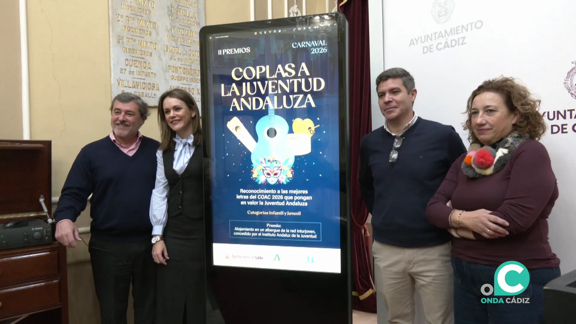 Autoridades y organizadores en el acto de presentación de este lunes