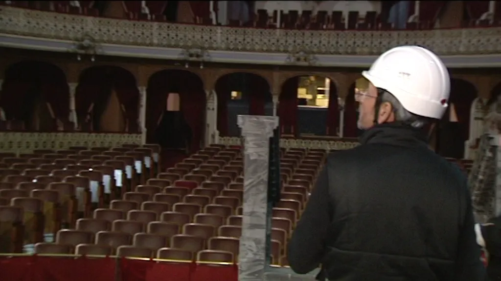 Trabajador en el Teatro Falla en una imagen de archivo
