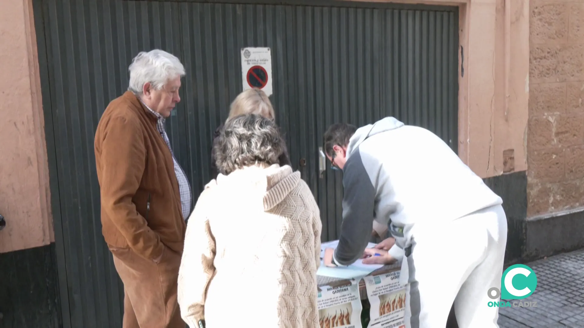 Mesa de recogida de firmas por la plataforma
