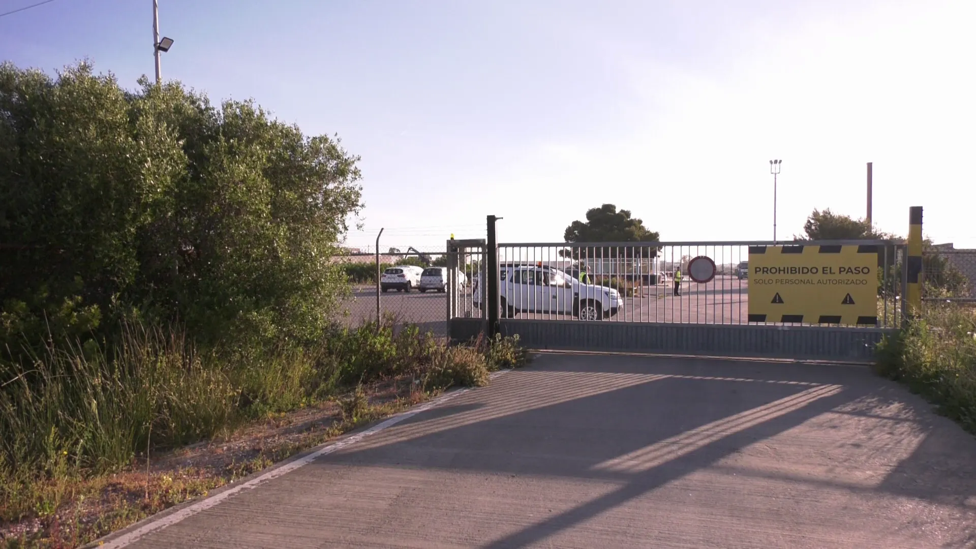 Imagen de la entrada de lo que fuera uno de los enclaves industriales de la Bahía de Cádiz