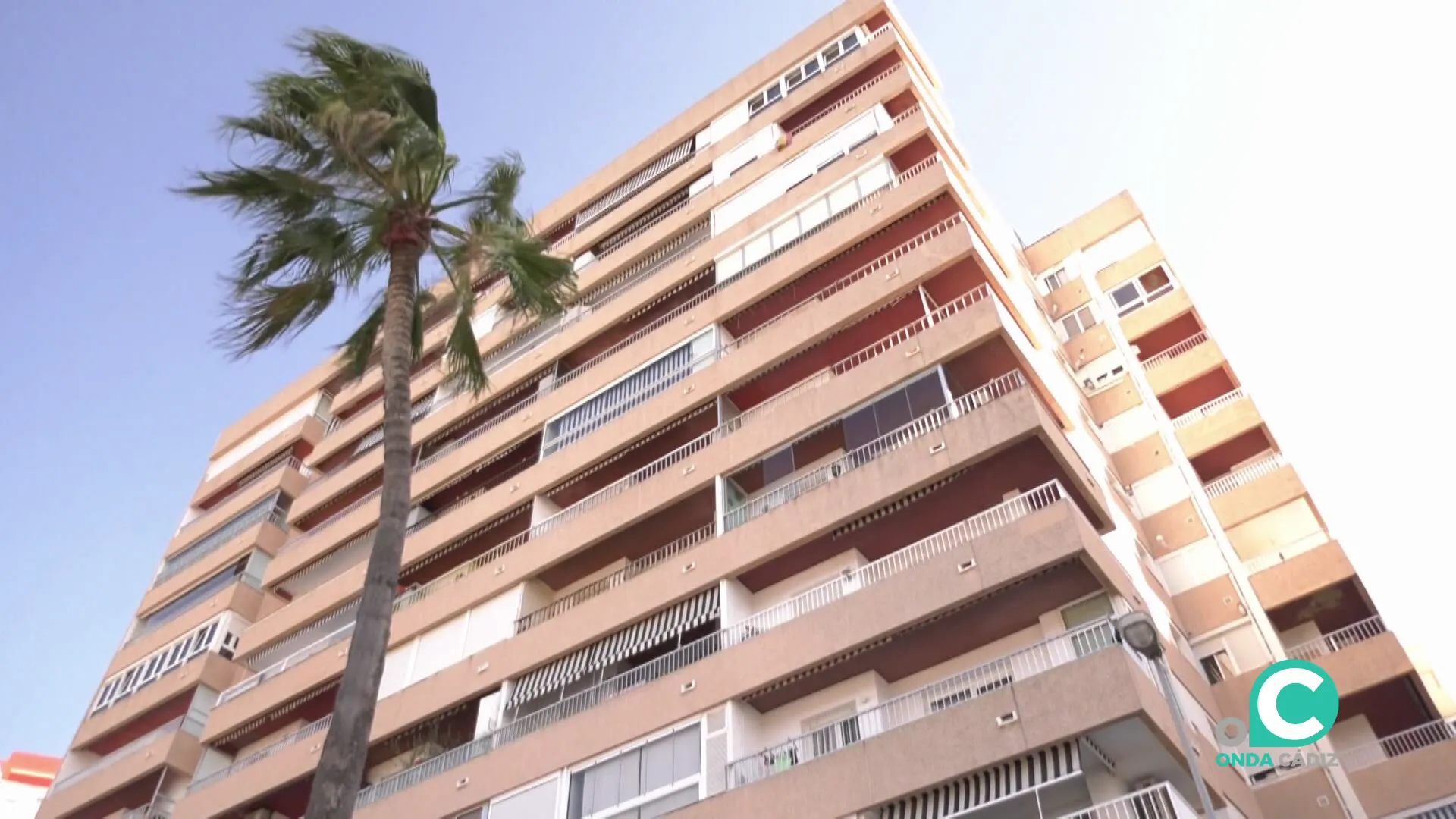Fachada de un edificio en la capital gaditana