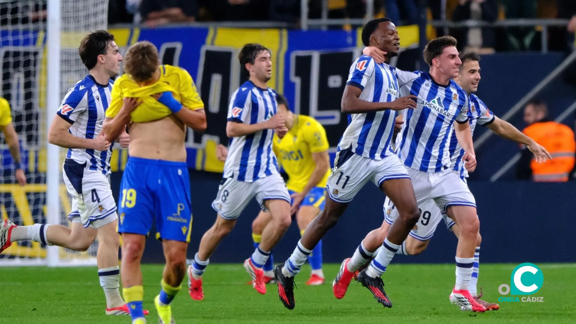 Los jugadores del Sanse celebran el gol de Ochieng (Foto: La Liga)