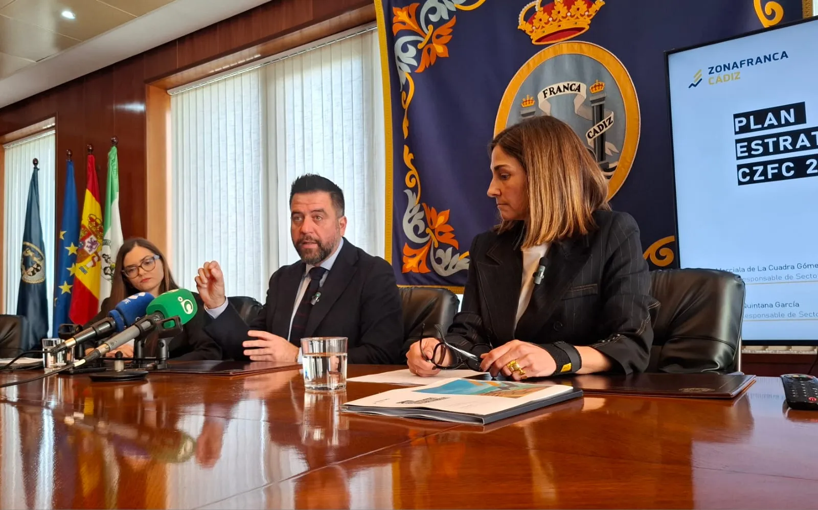 Rueda de prensa de acto de este viernes en el recinto fiscal