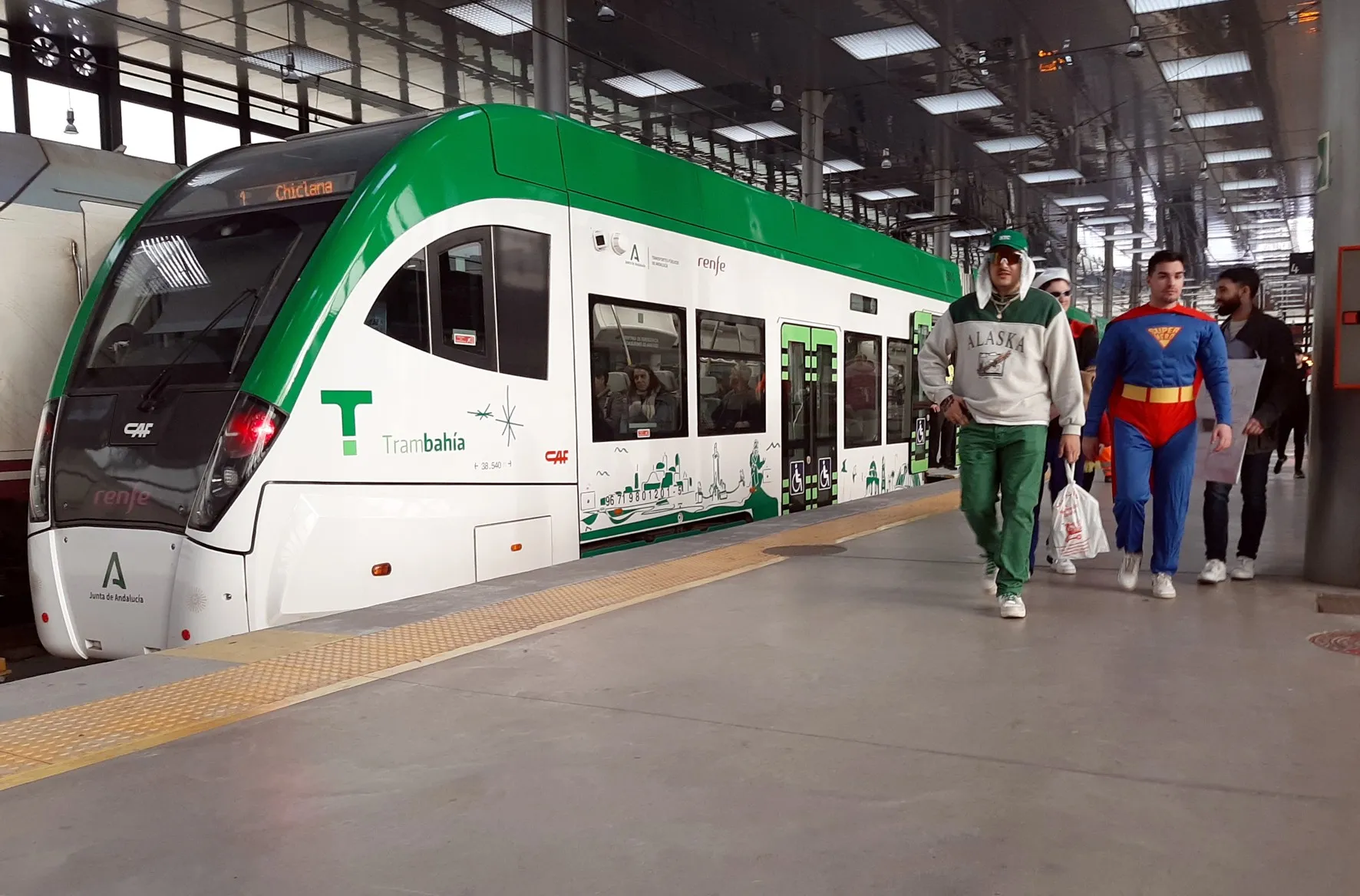 Imagen de la estación de Cádiz durante la fiesta