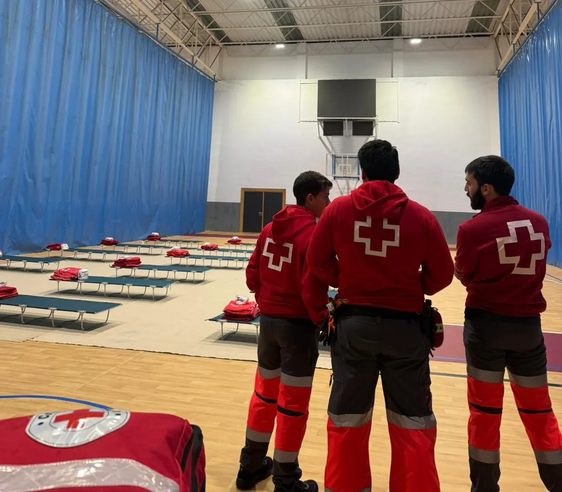 La organización ha distribuido cerca de 200 camas en distintos puntos de las localidades afectadas