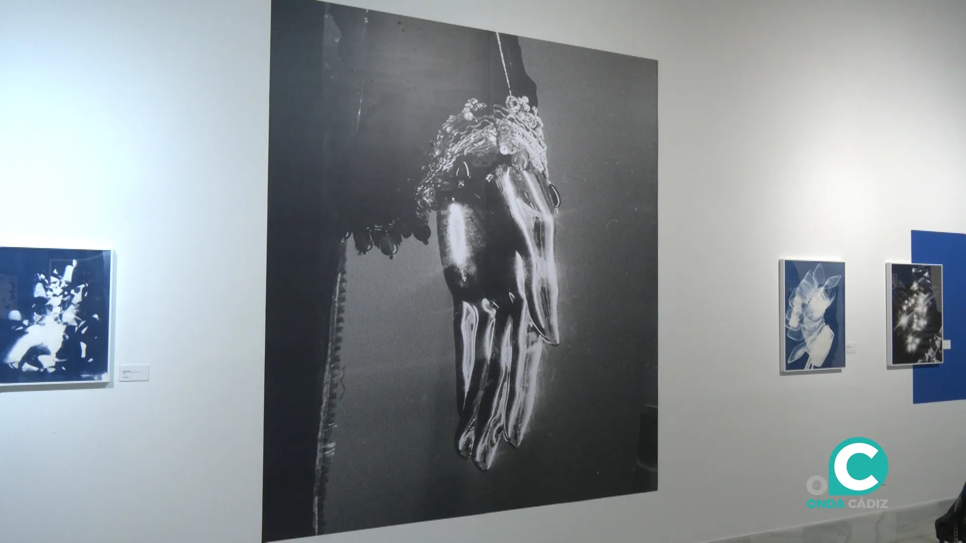 Fotografías que se exponen en la Casa de Iberoamérica de los artistas chilenos Rocío Aguirre y Camilo Delpin.