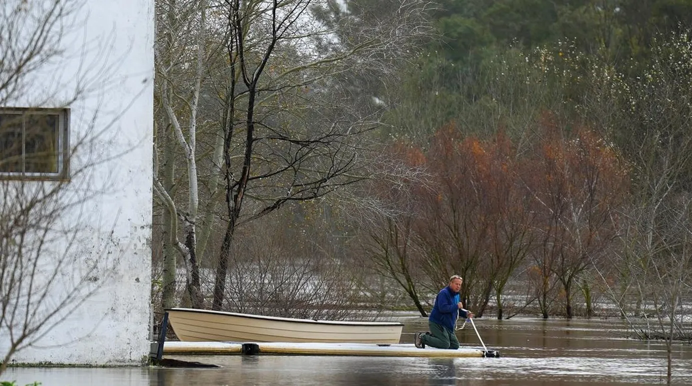 Imágenes del río Guadalete a su paso por la barriada jerezana de la Corta