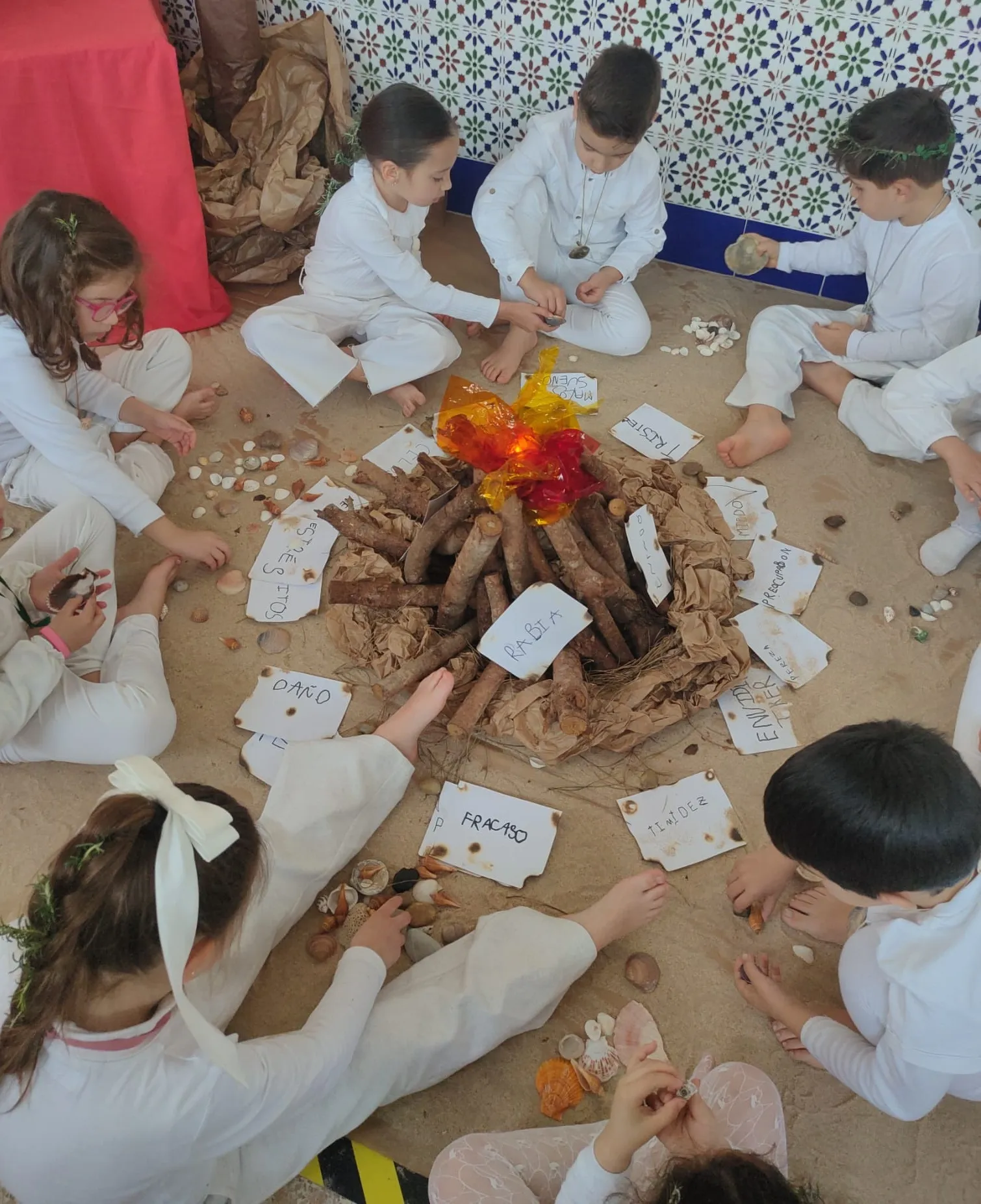 Alumnado de infantil realizando una de las actividades en el centro Salesianos. 