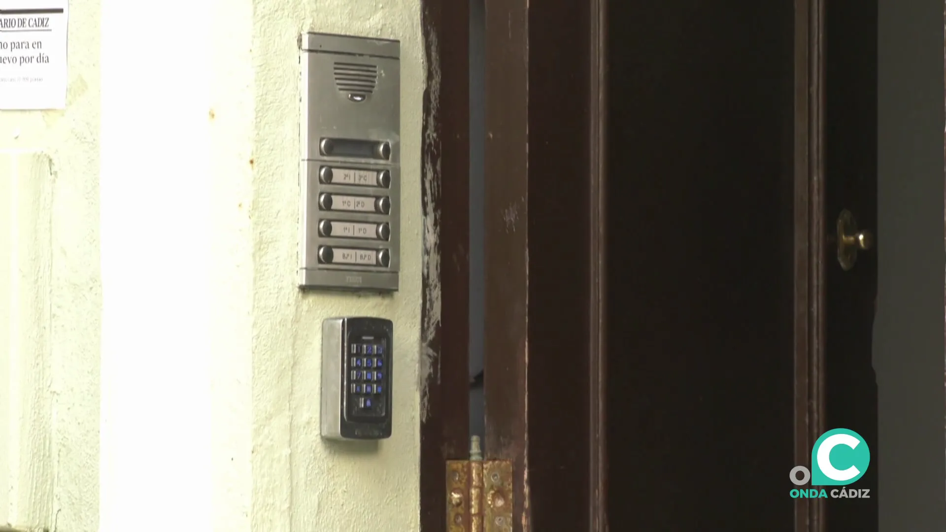 Entrada a una vivienda turística en el centro de la capital gaditana