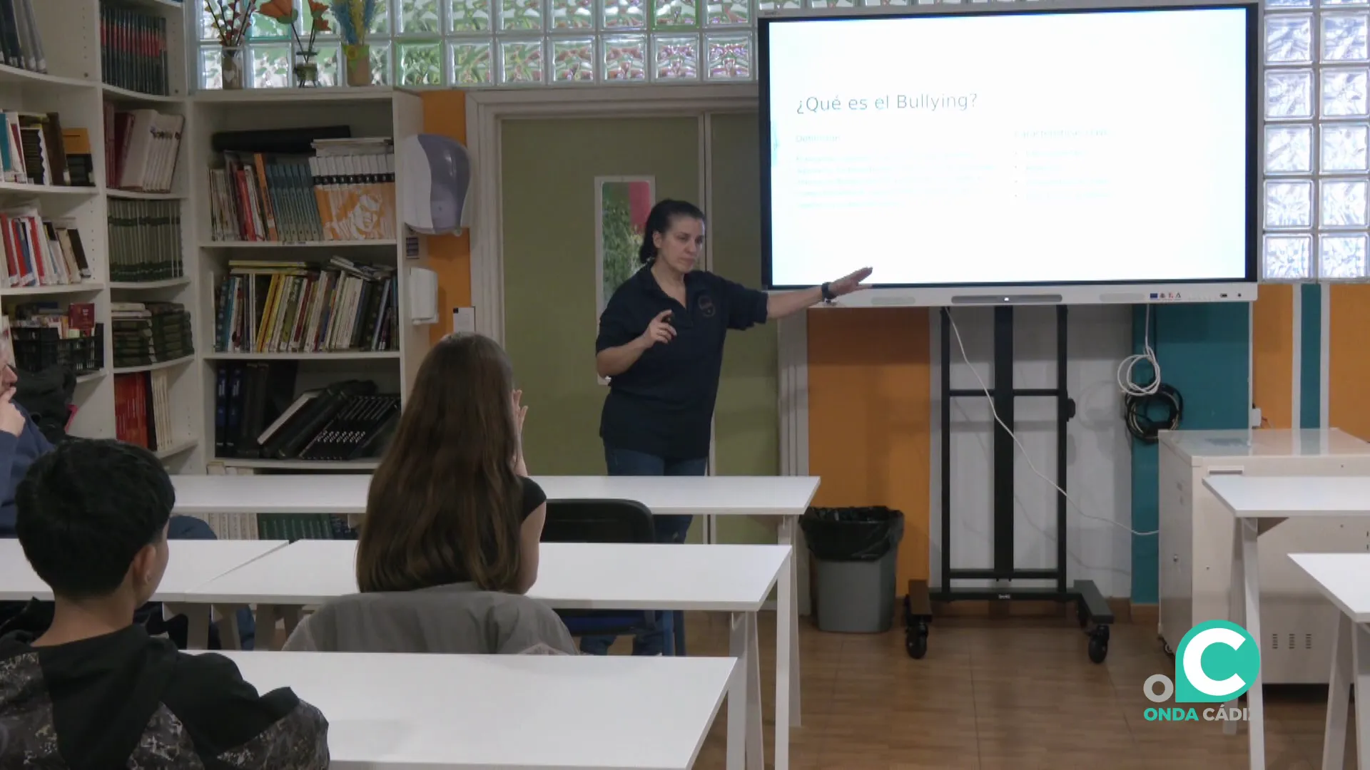 Un momento de una de las exposiciones en una de las aulas del centro