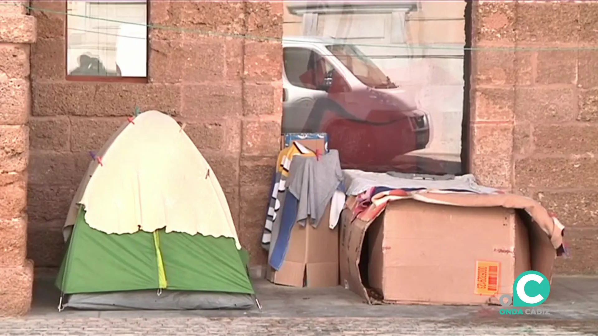 Enseres de personas sin hogar en la capital gaditana