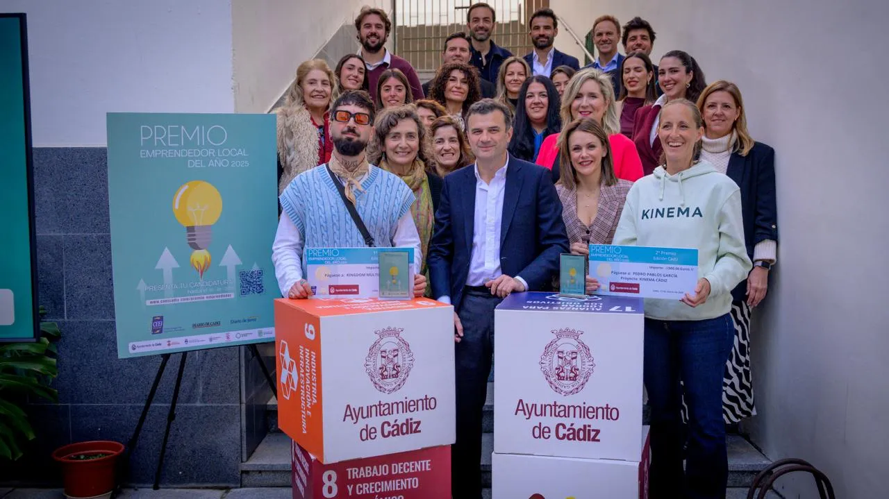 Foto de familia del premio Emprendedor Local 2025.