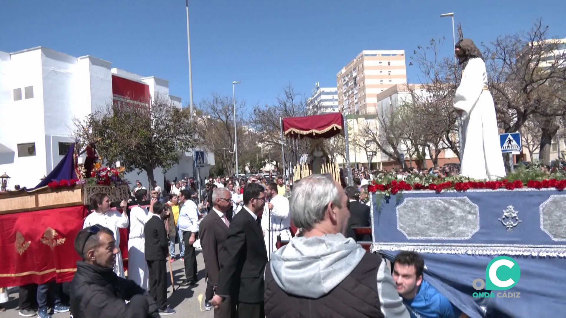 Afanas Cádiz ha vuelto a celebrar su tradicional procesión por los alrededores del centro.