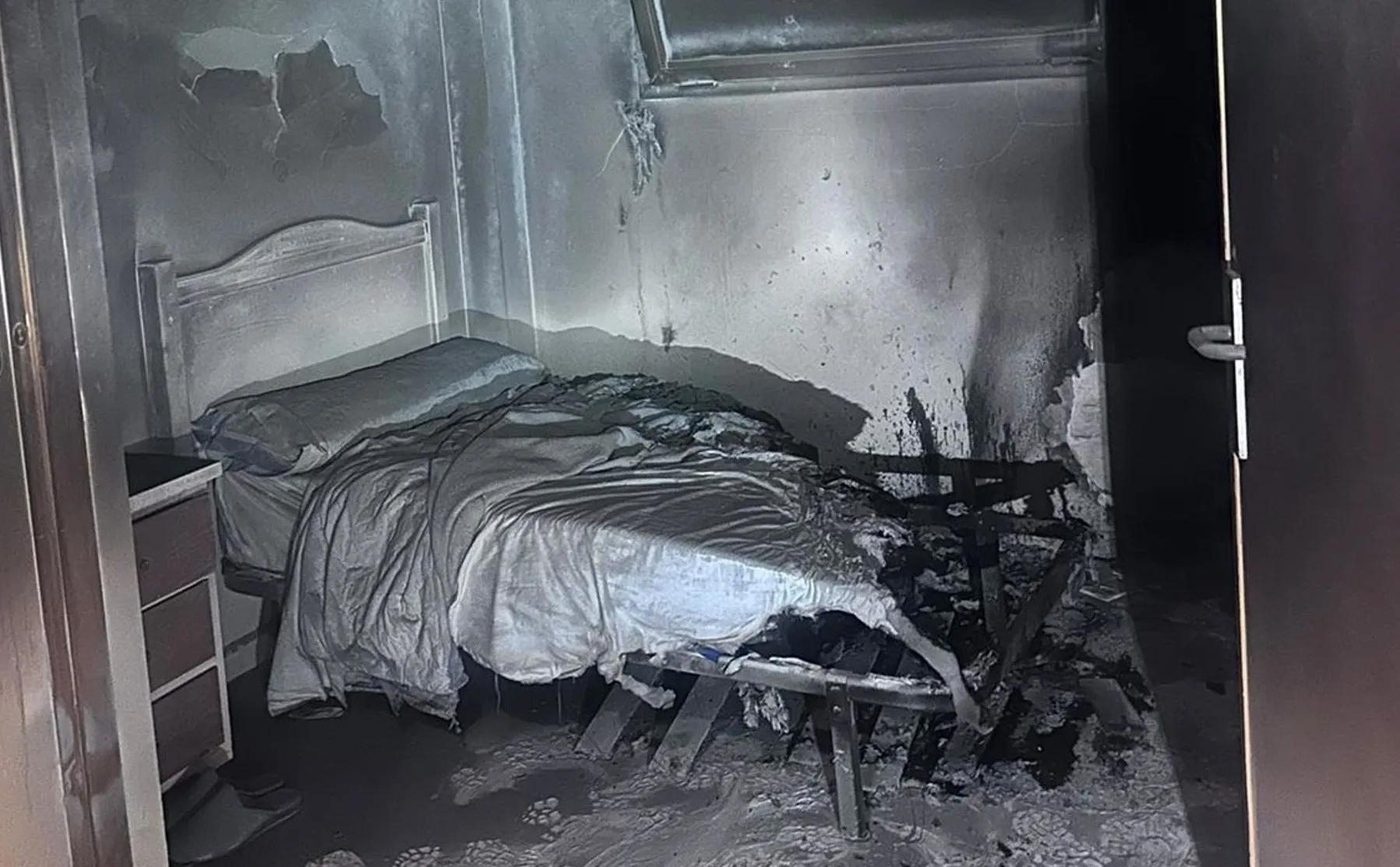 Estado de una de las habitaciones tras el siniestro