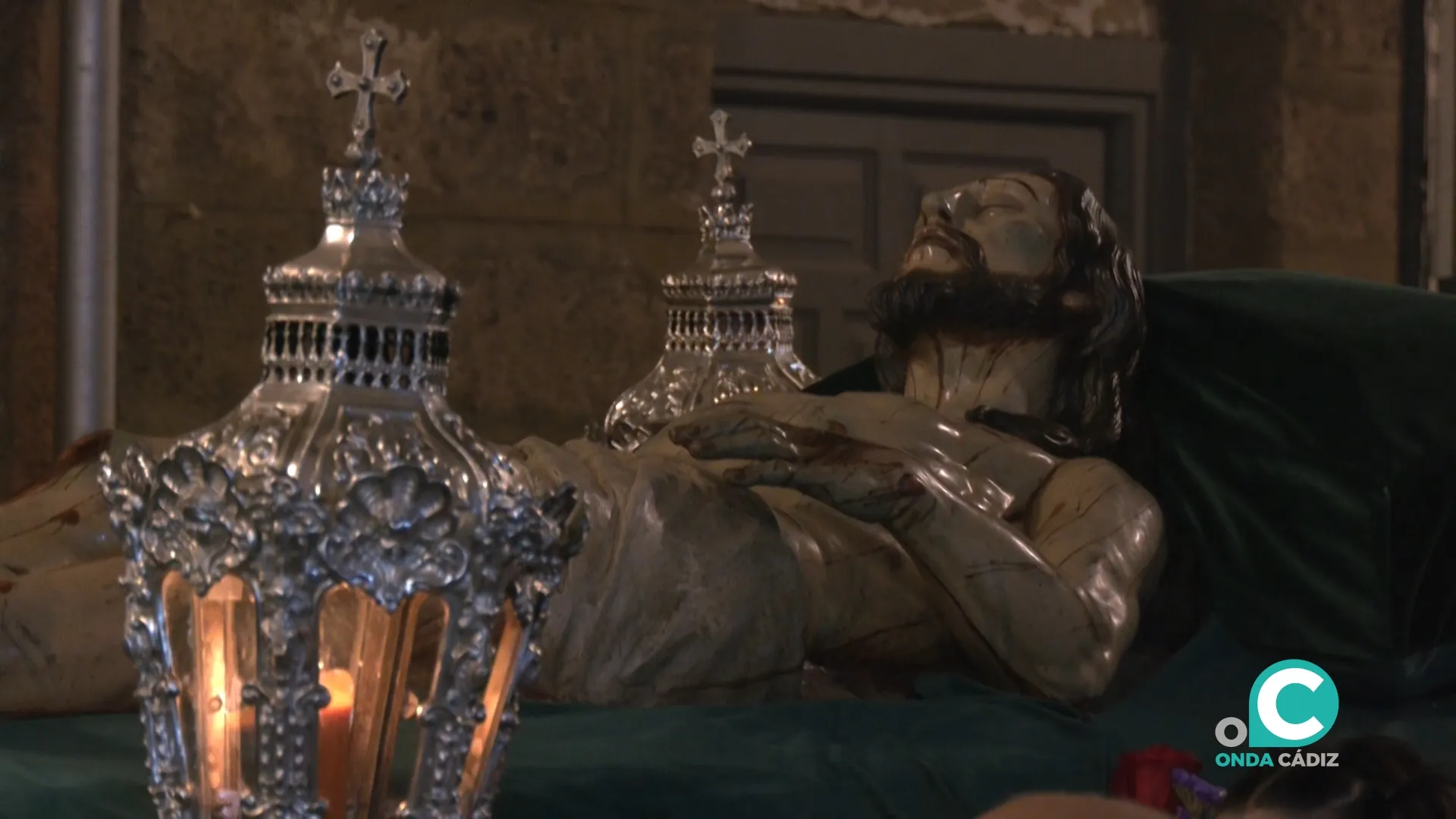 La imagen del Señor Yacente regresó este jueves a la parroquia del Rosario.