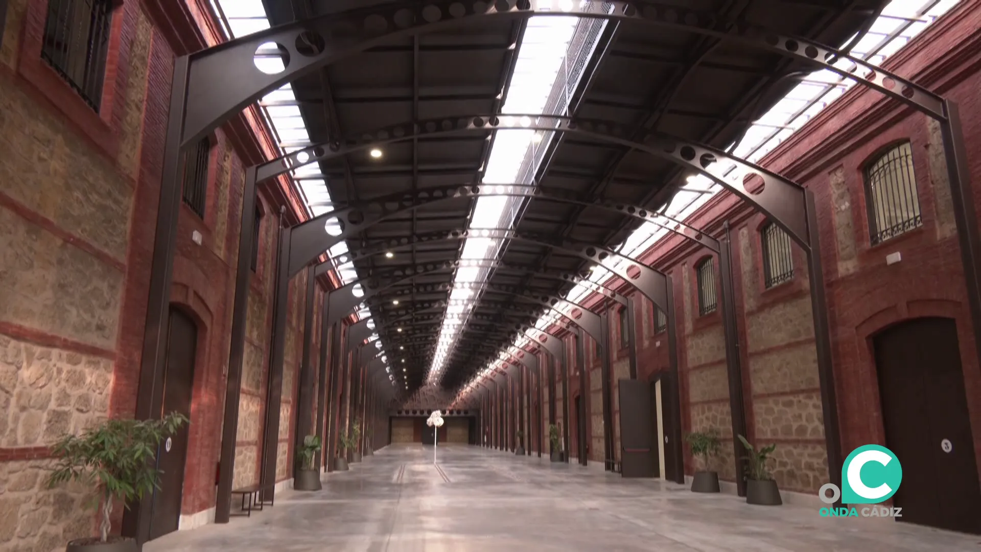 Imagen de archivo de las naves vacías en la antigua edificación