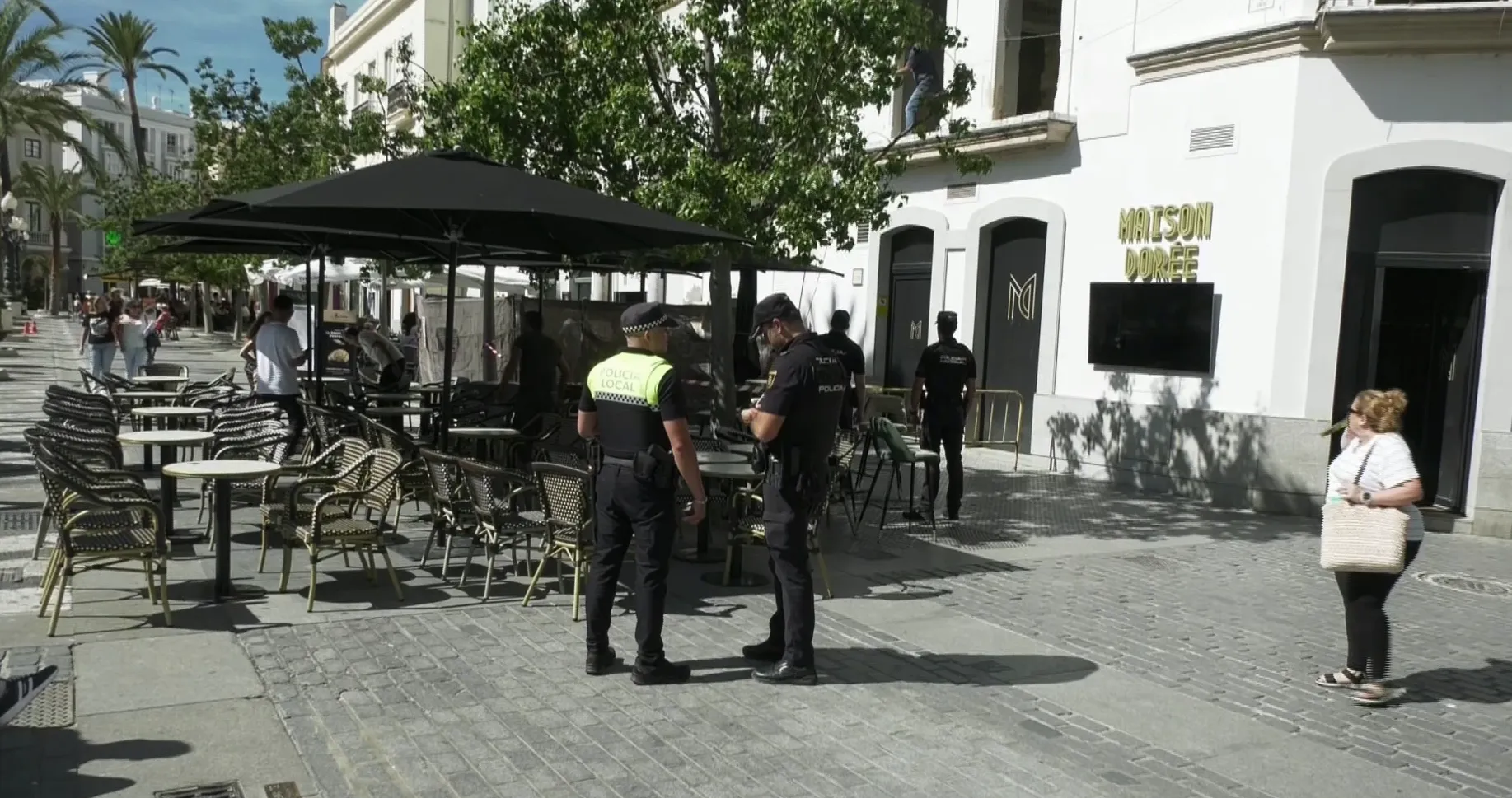 Policias locales en la plaza de San Juan de Dios en una imagen de archivo