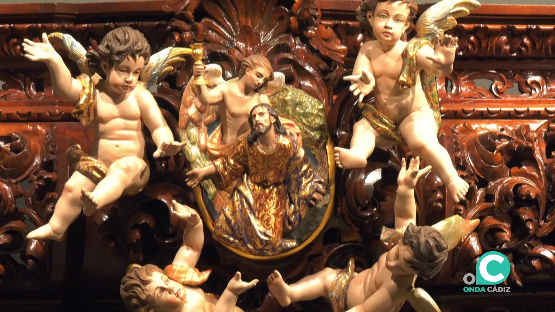 Entre otras piezas se pueden admirar frontal del paso del Perdón con la restauración de la carpintería