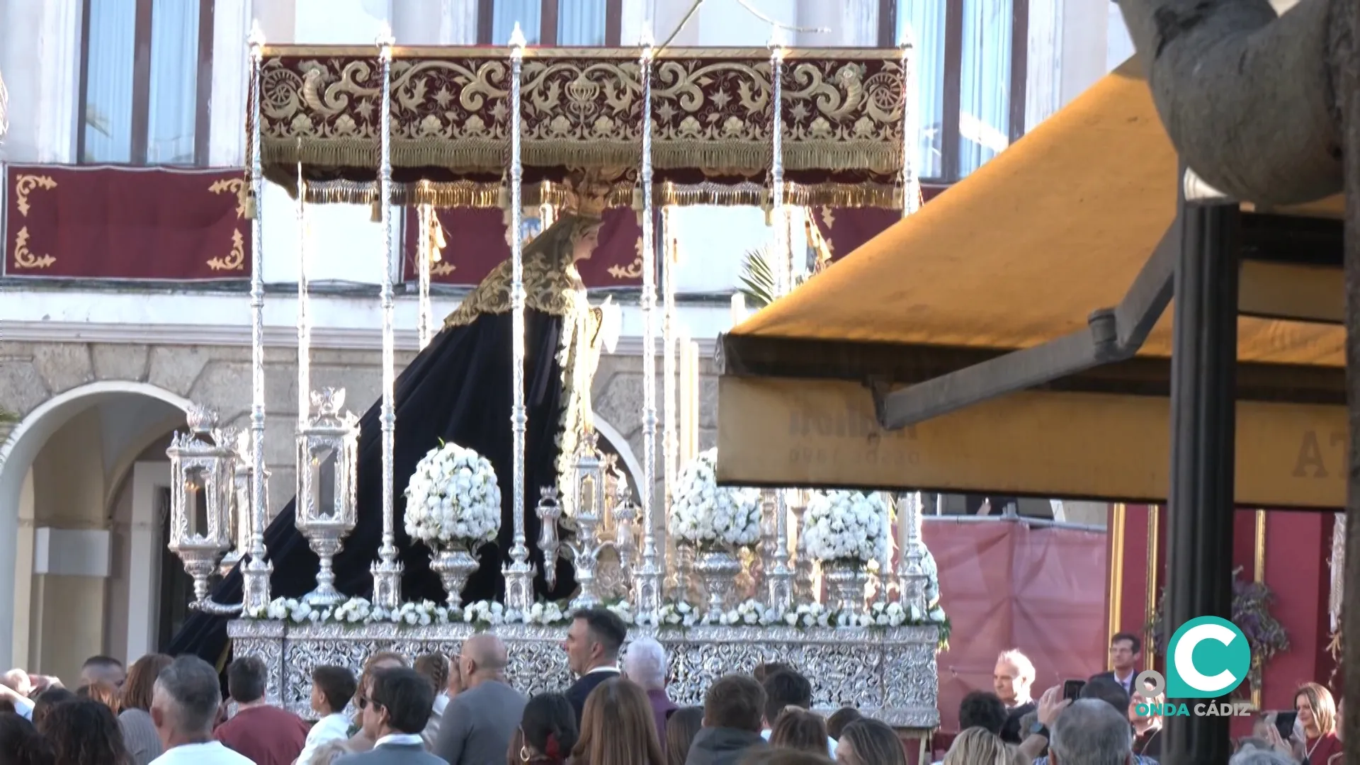 Numerosas personas disfrutando de la Semana Santa 2026