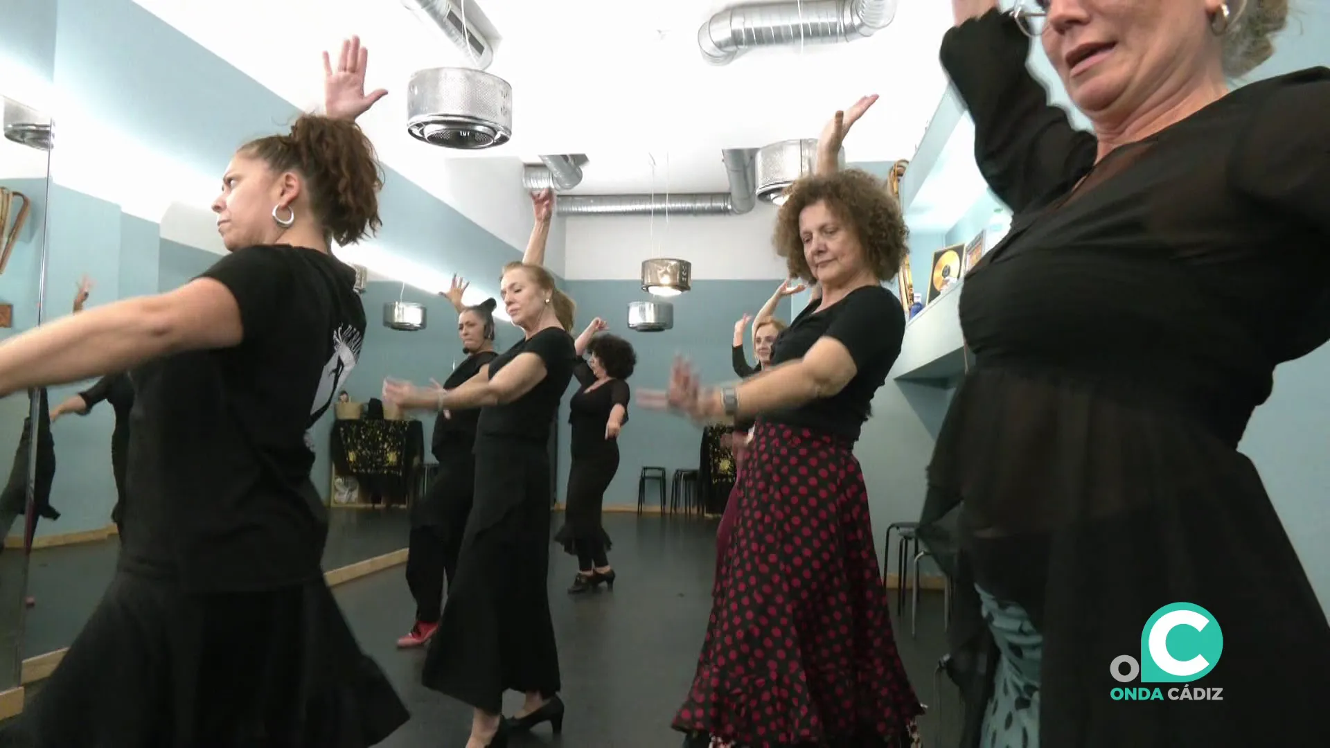 Se impartirán 900 horas con una parte teórica y práctica