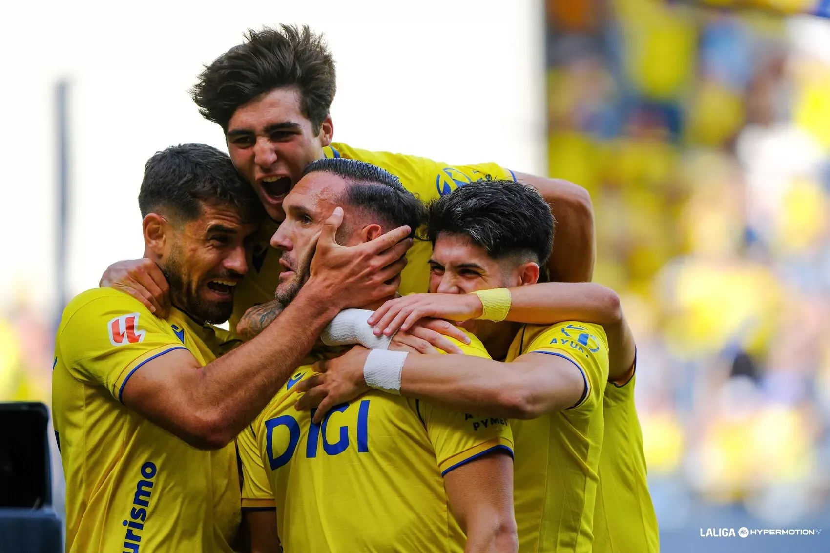 Los jguadores cadistas celebran uno de los tantos