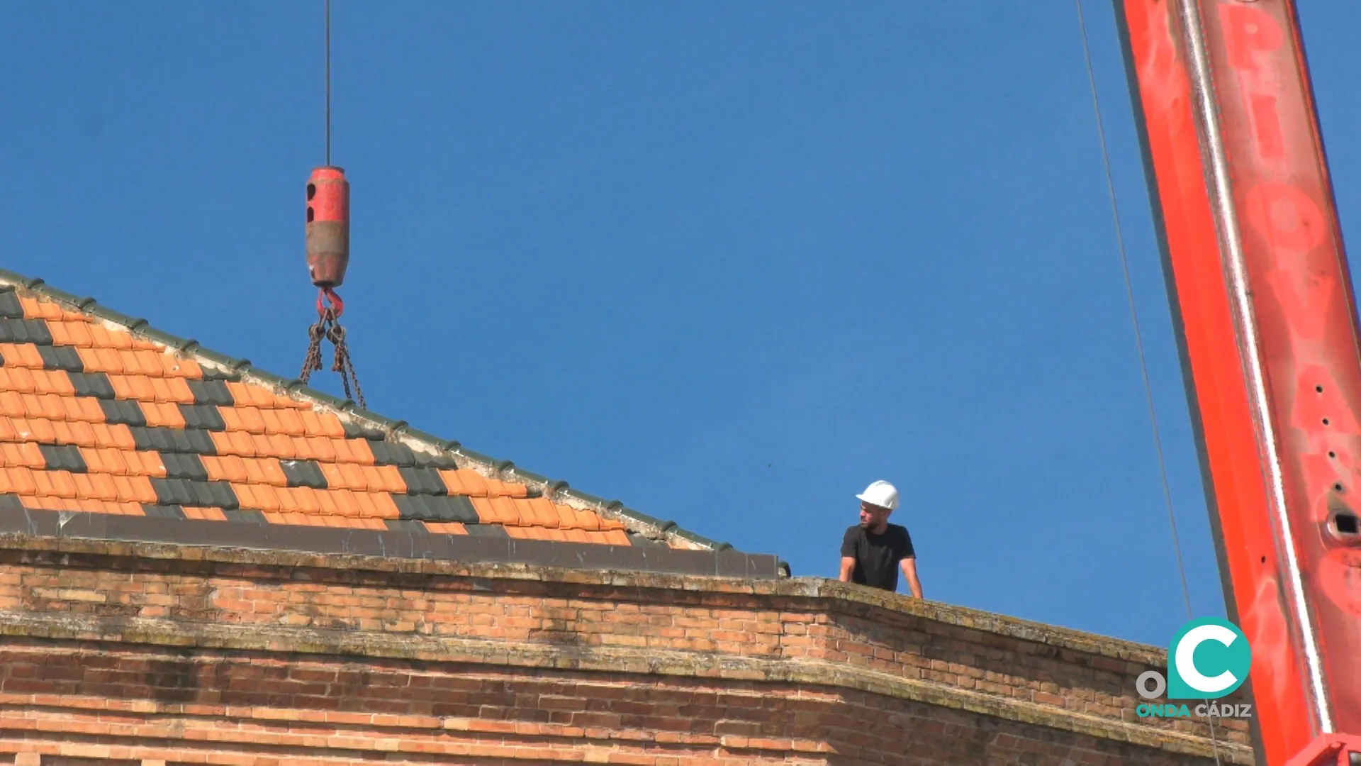 Inician los trabajos de mejora en el tejado del Palacio de Congresos de Cádiz. 