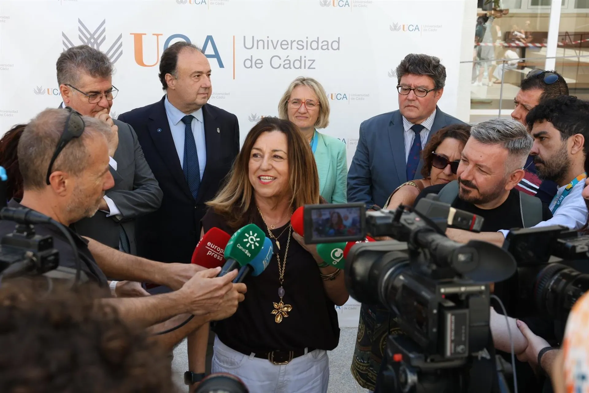 Un momento de la intervención a los medios en el inicio de la PAU en Cádiz