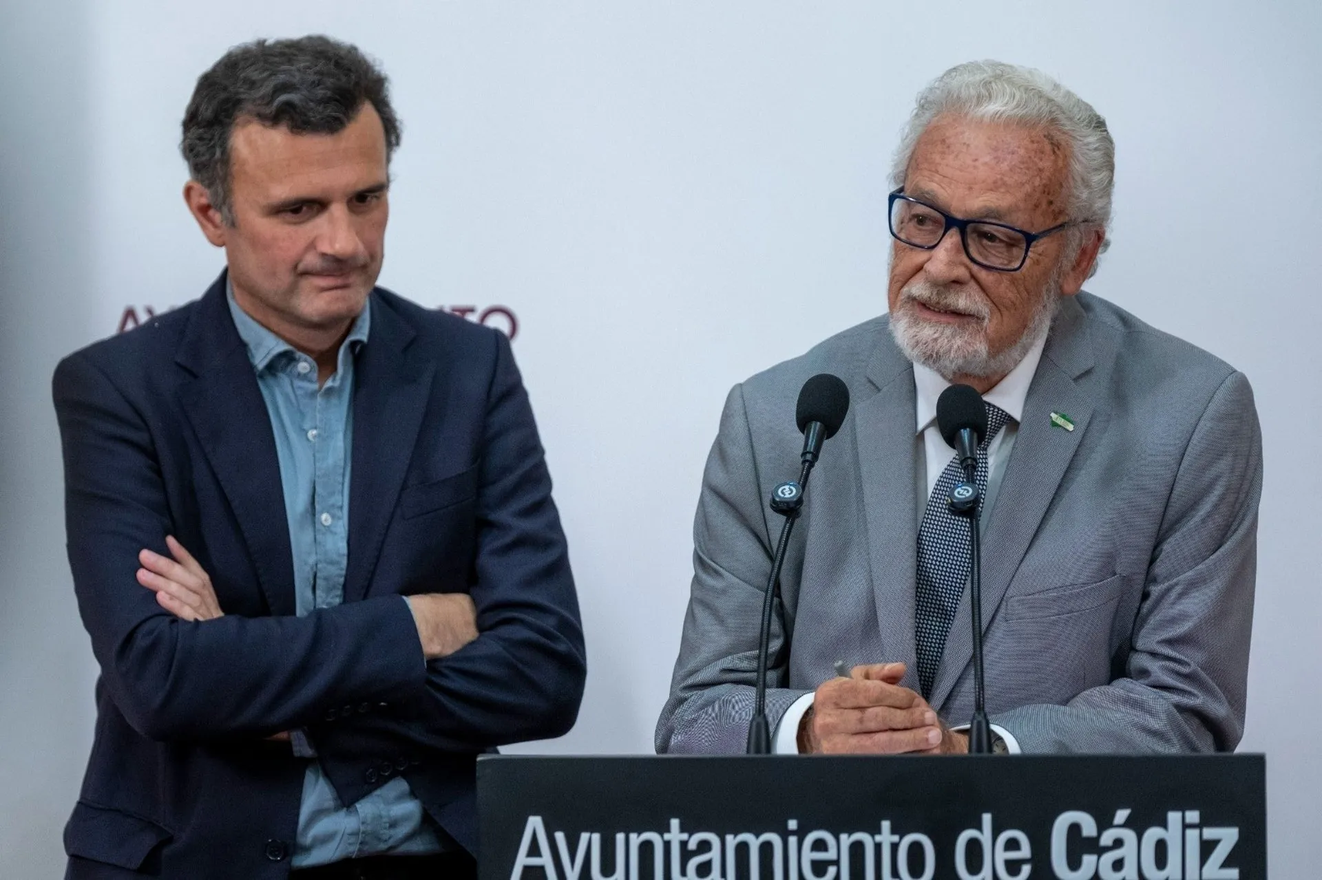 Bruno García y Jesús Maeztu durante una rueda de prensa en el Ayuntamiento de Cádiz
