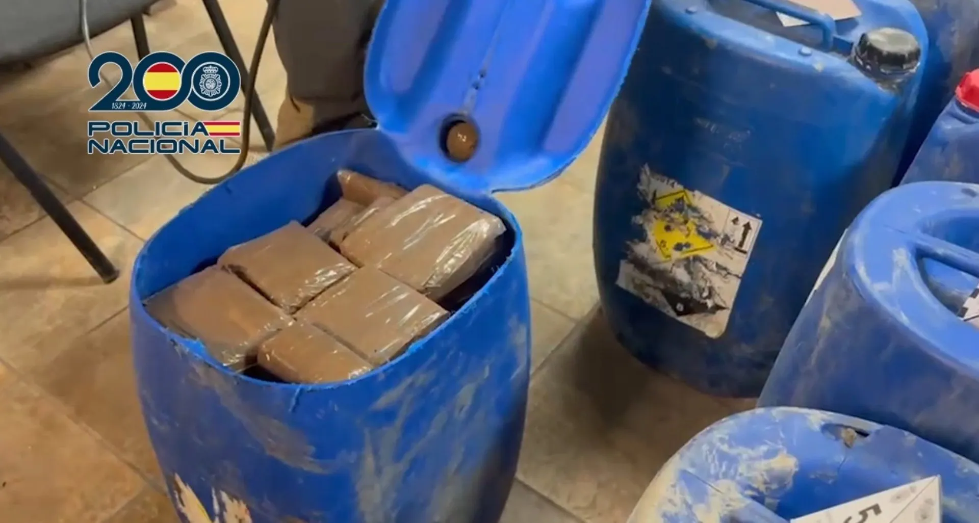 Garrafas con droga oculta en su interior