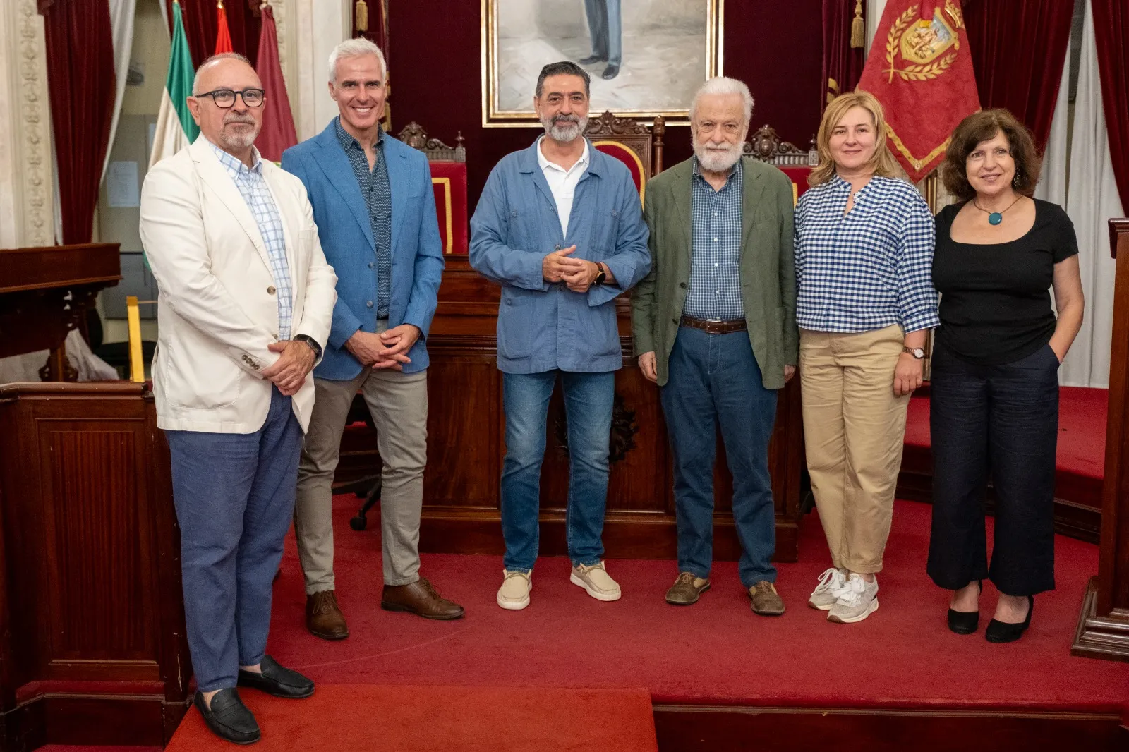 Los protagonistas tras el acto celebrado en el Ayuntamiento
