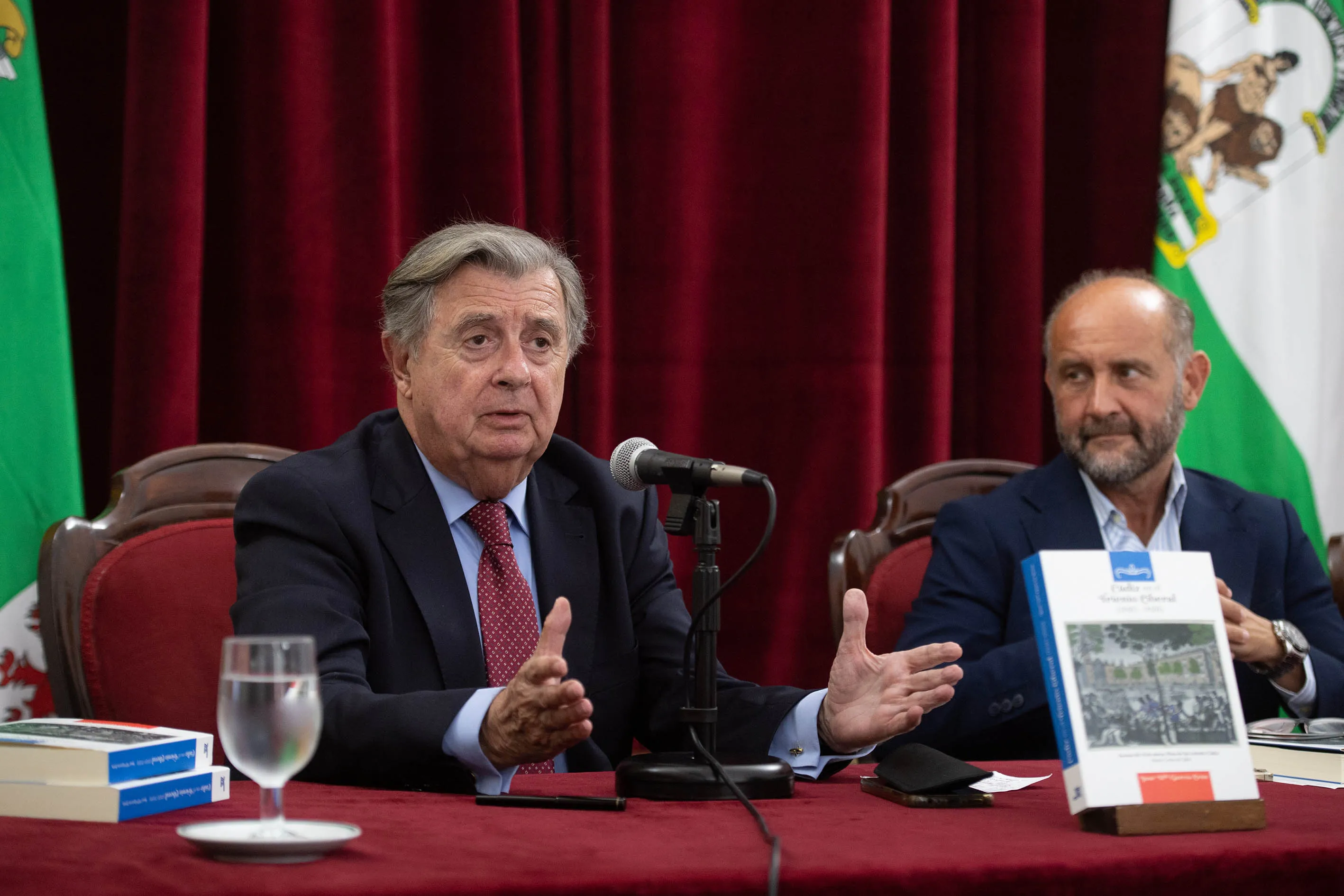 Un momento de la exposición del autor en el Palacio Provincial