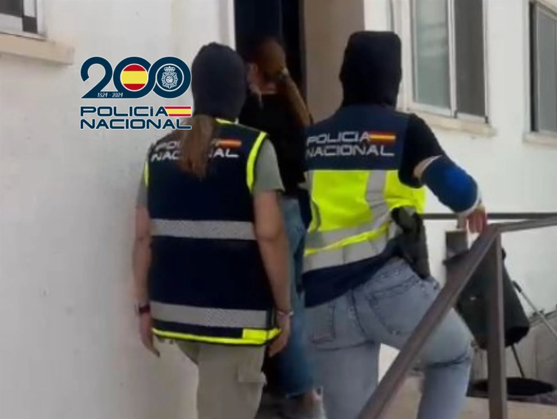 Agentes en el momento de la intervención en la localidad gaditana