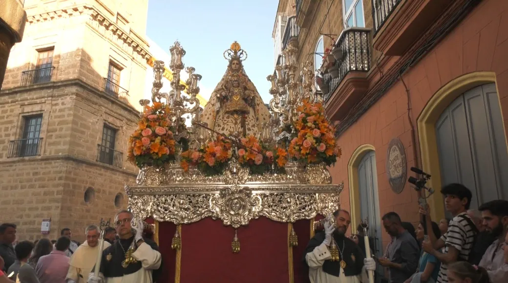 Traslado de la Patrona y del Dulce Nombre de Jesús en la víspera del Corpus.