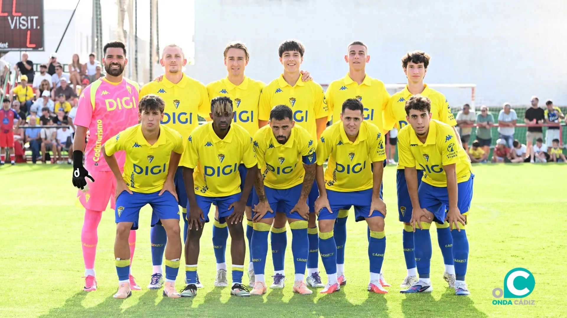 Los amarillos celebran el gol de Ibón Sánchez (Foto: Cádiz CF)