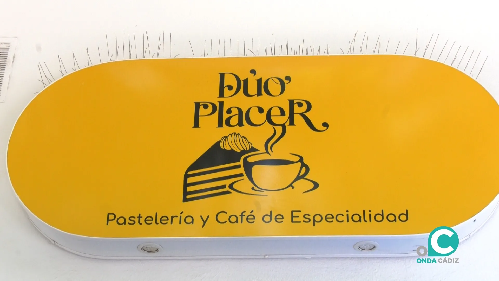 Dúo Placer, un establecimiento con pasteles y café de especialidad para llevar en Cádiz. 