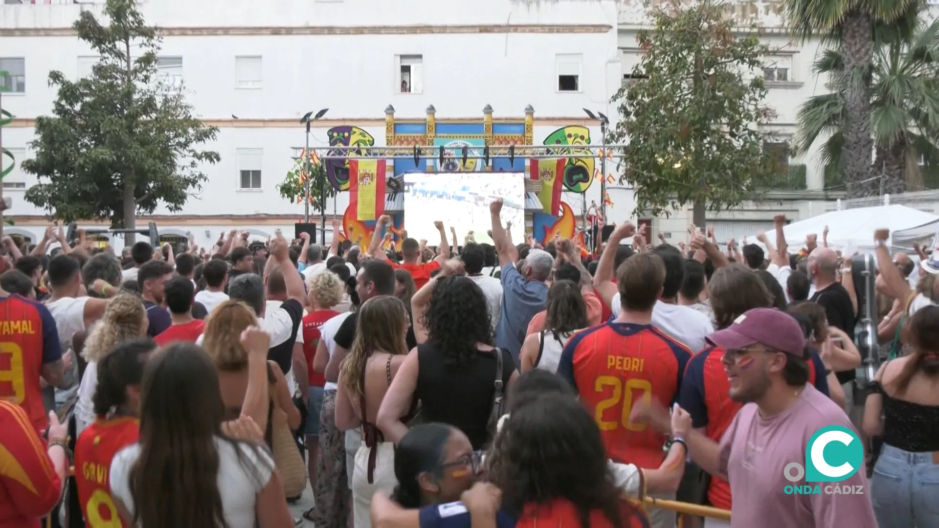 Aficionados siguiendo uno de los partidos del Mundial.