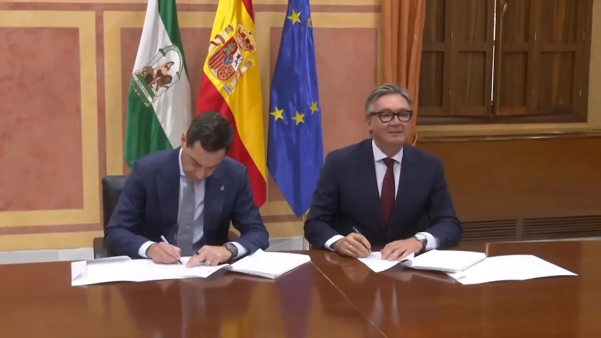 PP y Vox firman un acuerdo de gobierno 