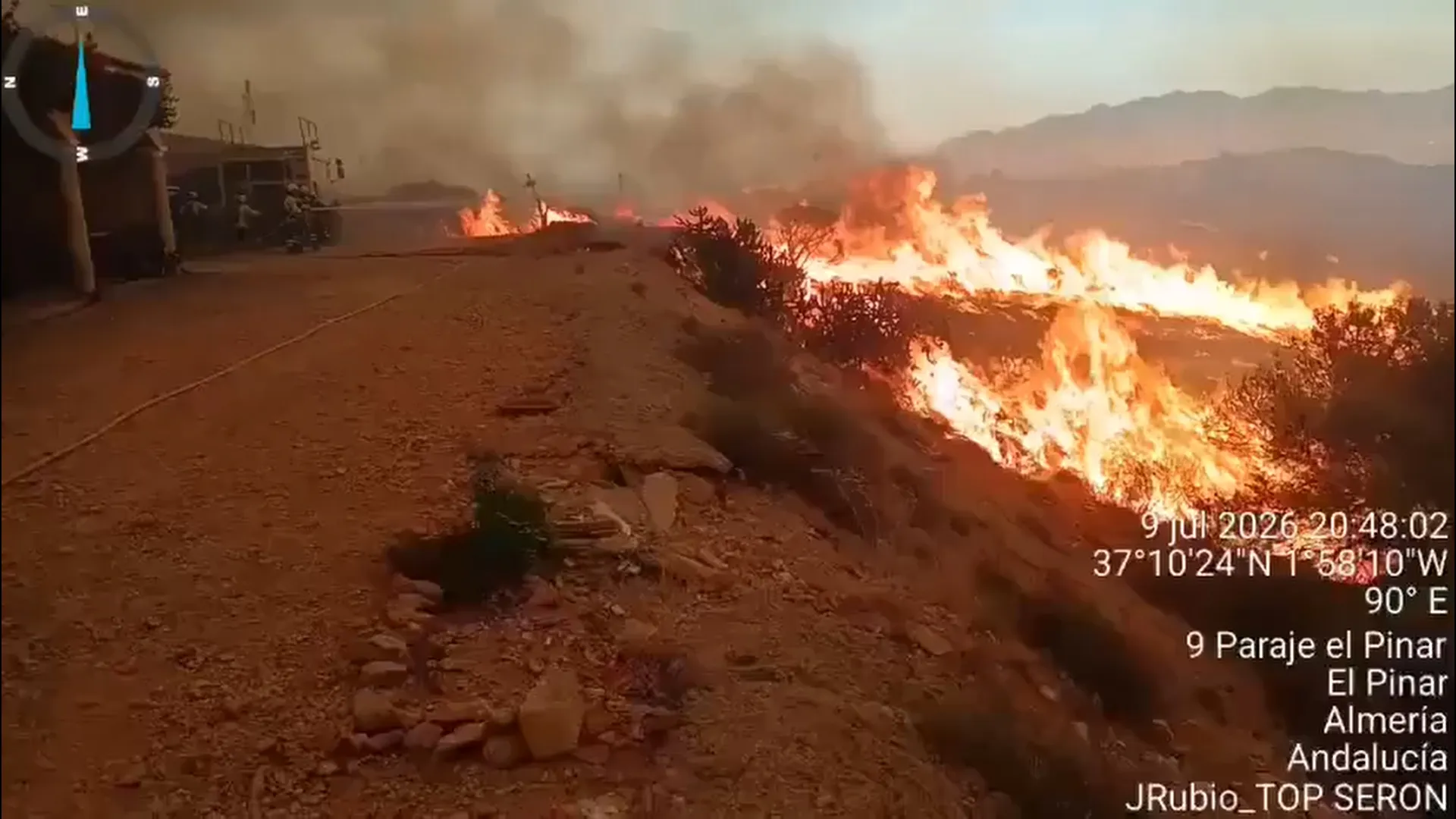 El fuego ha obligado a evacuar a más de un millar de personas