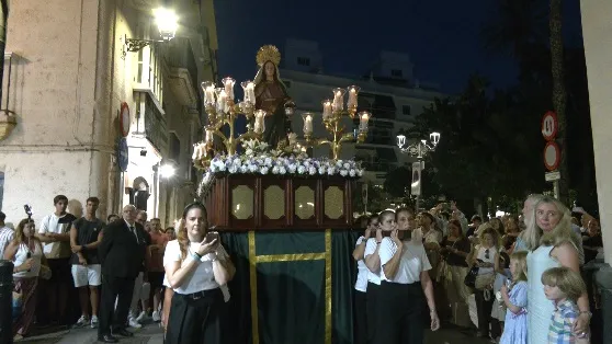 La Asociación de Devotos ha cambiado este año el itinerario llegando hasta la plaza de Candelaria