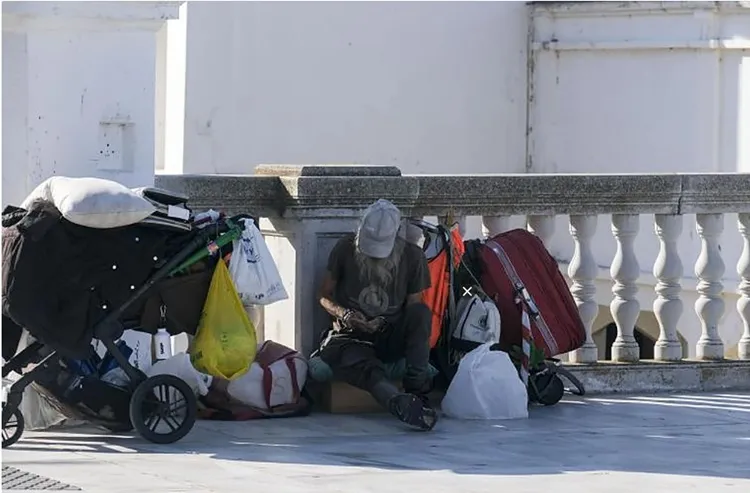 Las asociaciones que atienden a estas personas también alerta de su situación en las calles