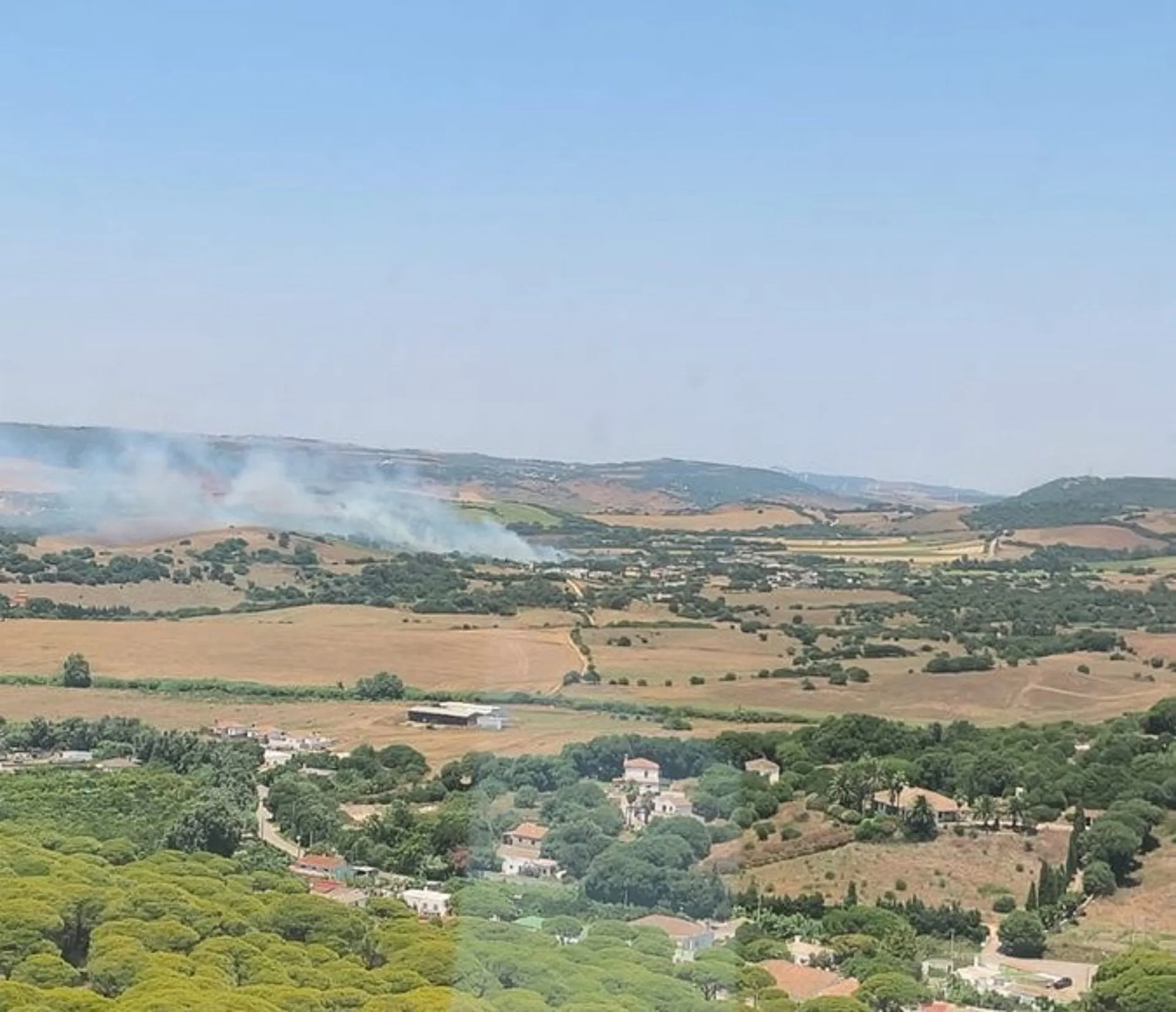 Humo procedente del lugar del siniestro